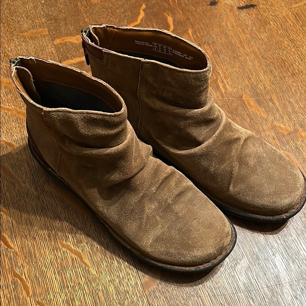 Clarks Brown Ankle Boots with Slip-On Design and Rounded Toe